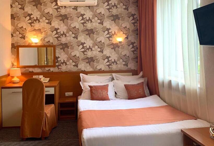 مسافرخانه Eney Budget Three Room Apartment