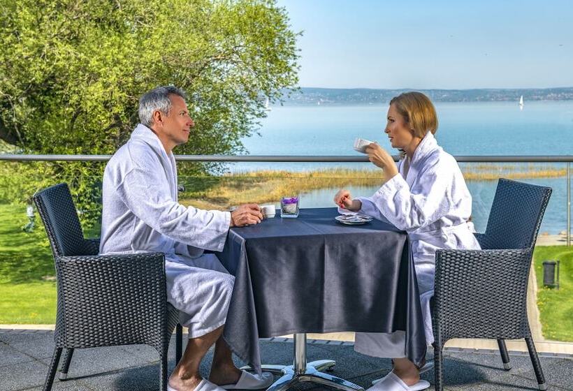 Отель Azur Premium