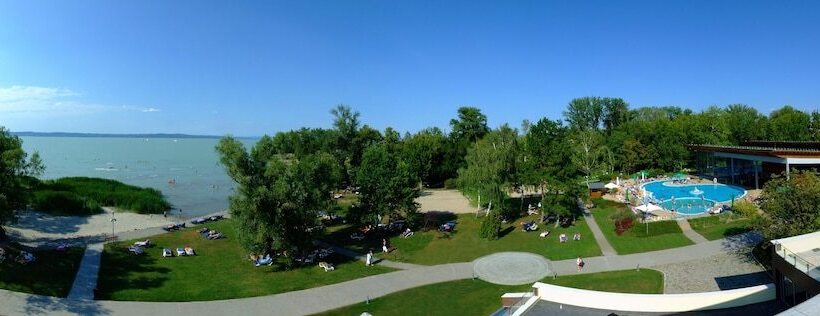 Отель Azur Premium