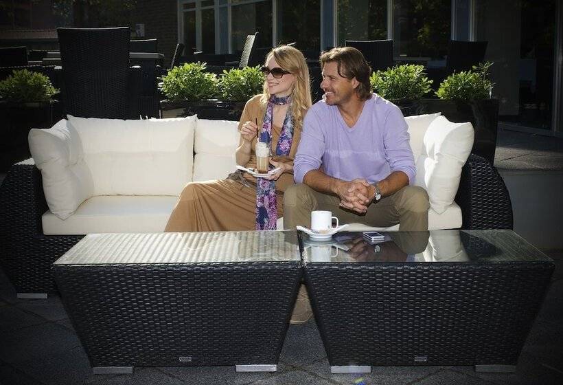 Отель Azur Premium