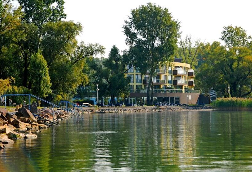 Отель Azur Premium