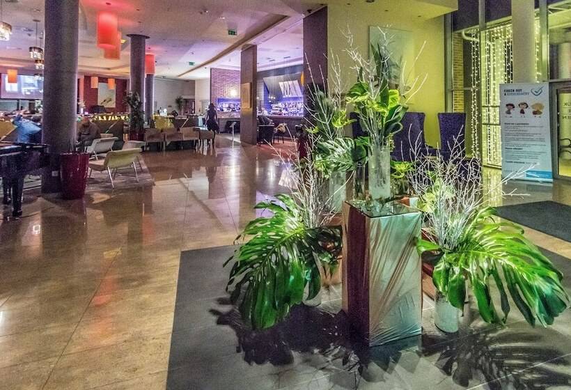 Отель Azur Premium