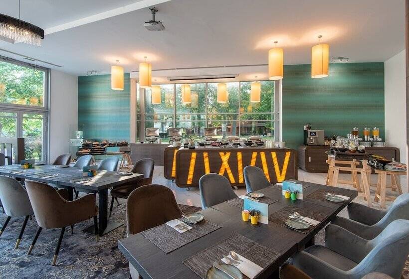 Отель Azur Premium