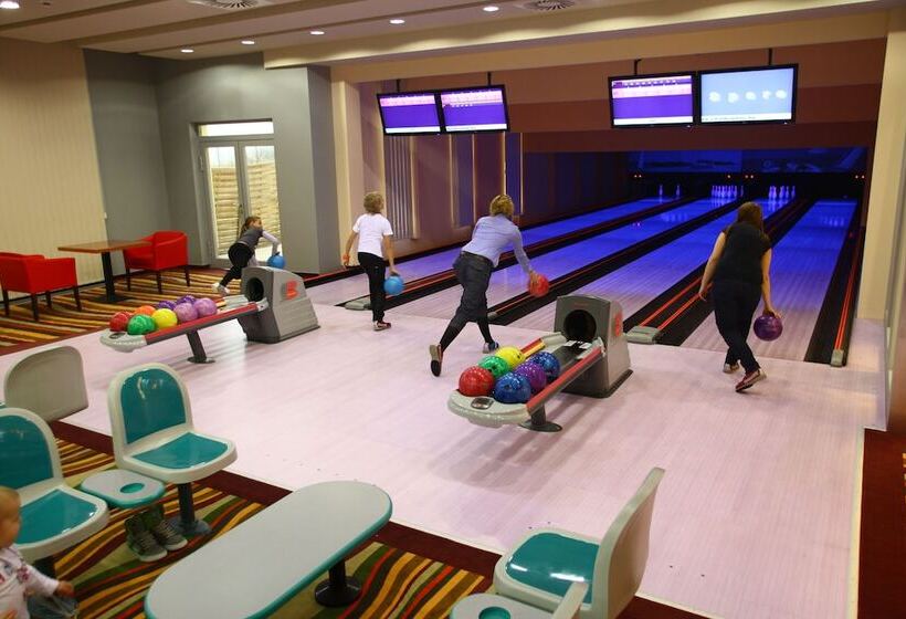 Отель Azur Premium