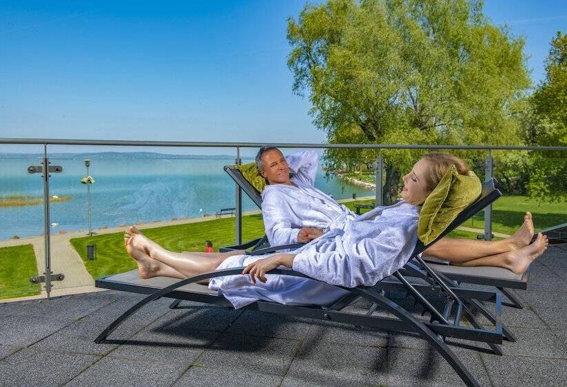 Отель Azur Premium