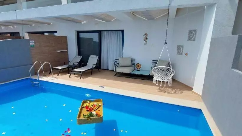 Cavo Orient Beach Hotel & Suites