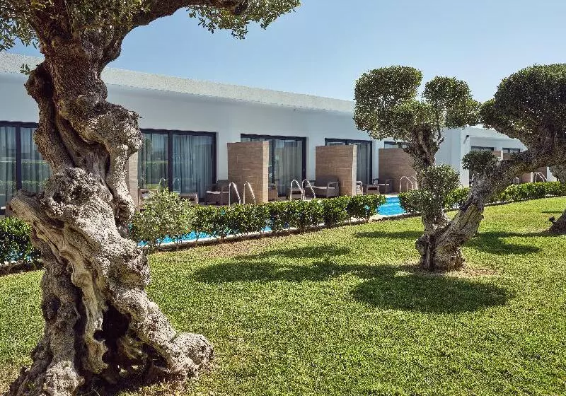 Cavo Orient Beach Hotel & Suites