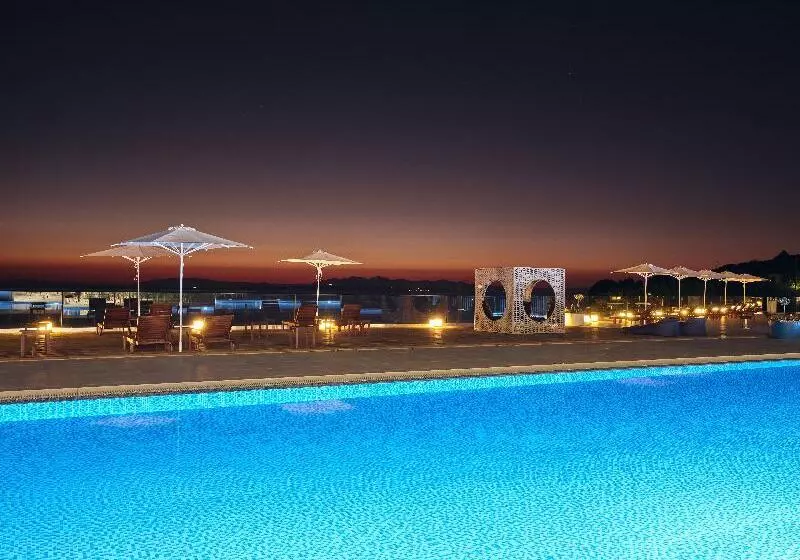 Cavo Orient Beach Hotel & Suites