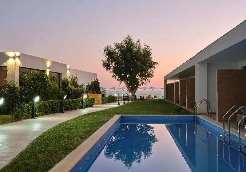 Cavo Orient Beach Hotel & Suites