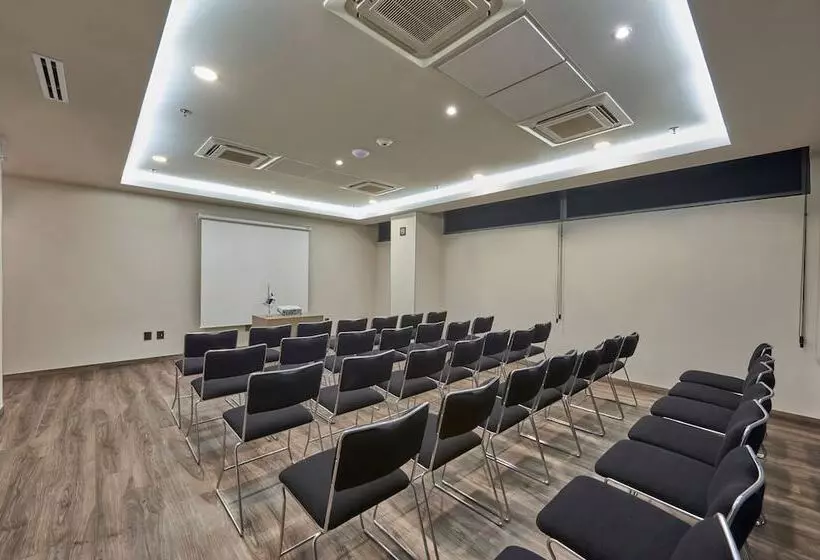 ホテル City Express Plus By Marriott Tampico