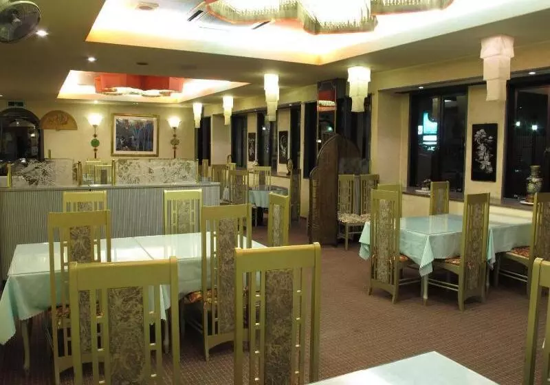 Hotelli Platon Annex Green Plaza