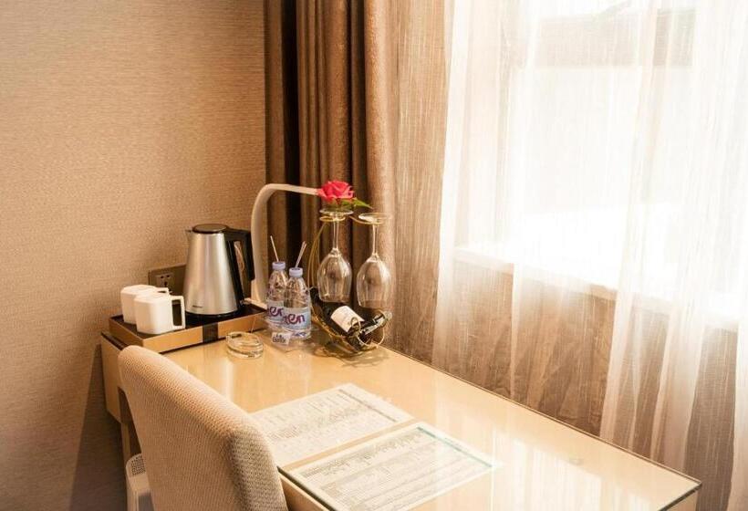 Lavande Hotels·shenzhen North Railway Station Bantian Metro Station