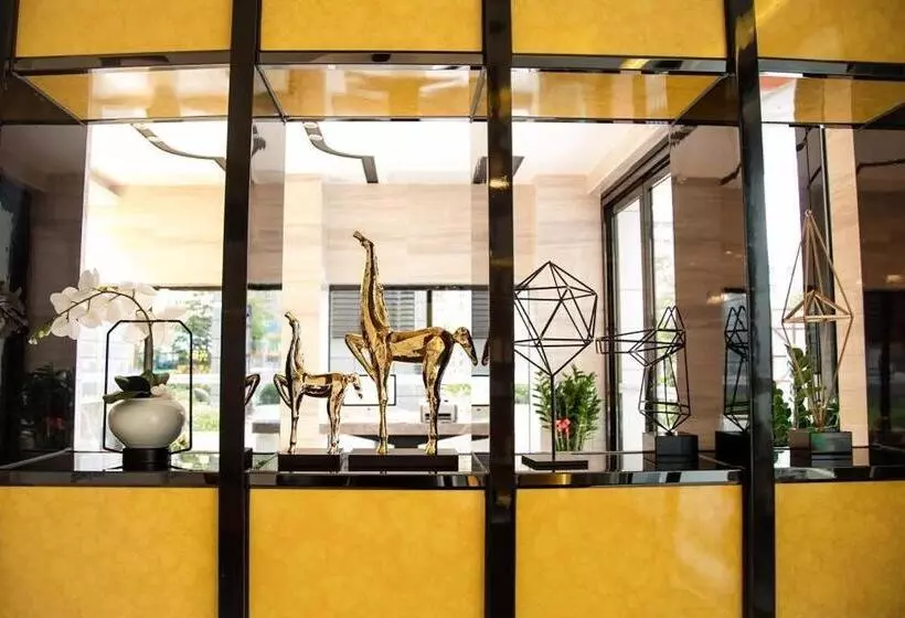 Lavande Hotels·shenzhen North Railway Station Bantian Metro Station