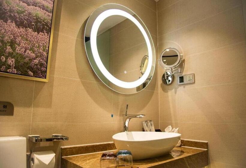 Lavande Hotels·shenzhen North Railway Station Bantian Metro Station