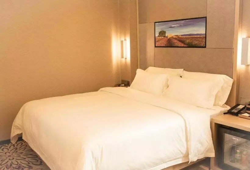 Lavande Hotels·shenzhen North Railway Station Bantian Metro Station