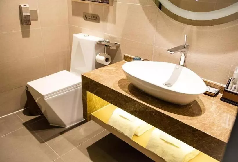 Lavande Hotels·shenzhen North Railway Station Bantian Metro Station