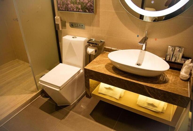 Lavande Hotels·shenzhen North Railway Station Bantian Metro Station