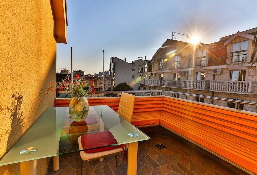 Villa Velzon Guesthouse