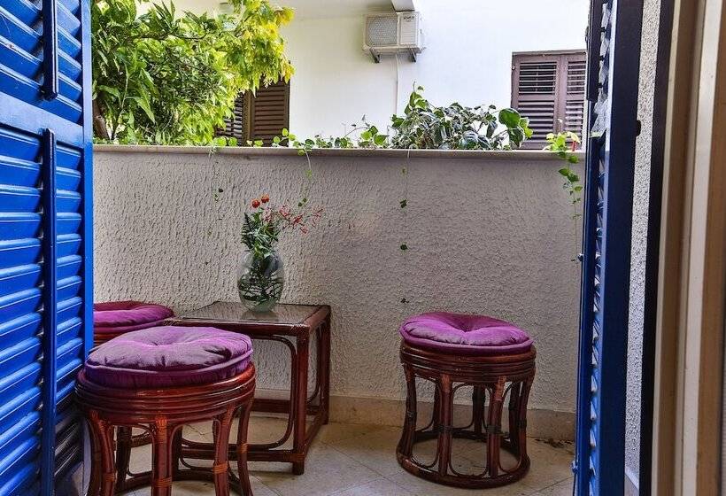 Villa Velzon Guesthouse