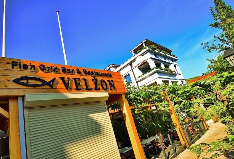 Villa Velzon Guesthouse
