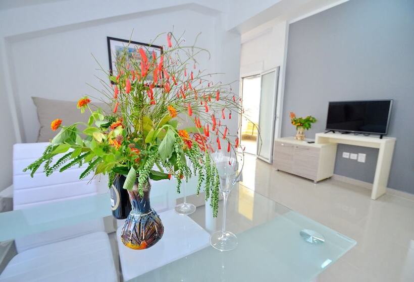 Villa Velzon Guesthouse