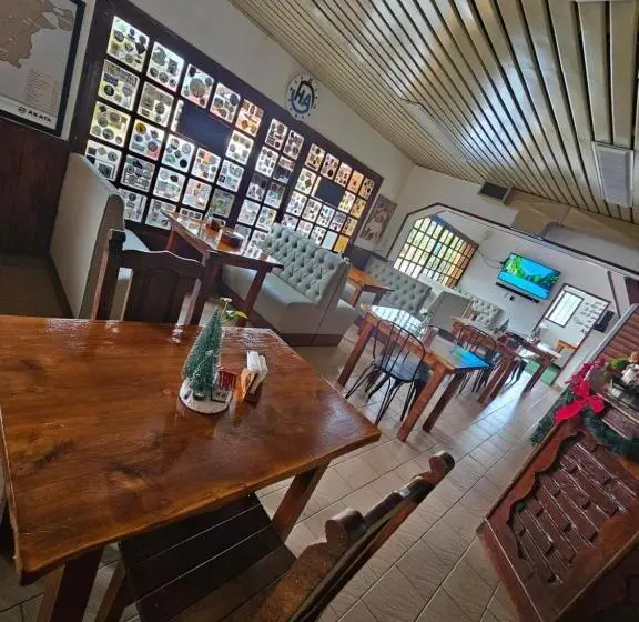 Hotelli Y Restaurant Akata
