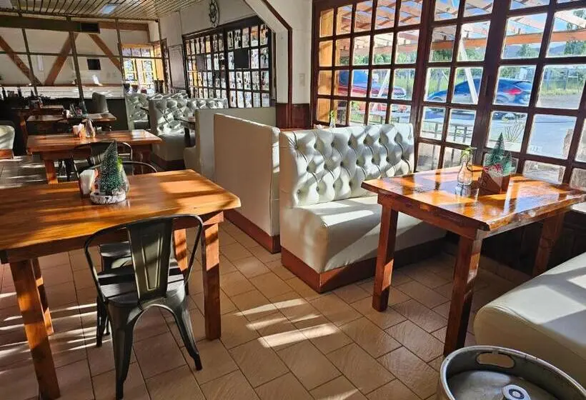 Hotelli Y Restaurant Akata