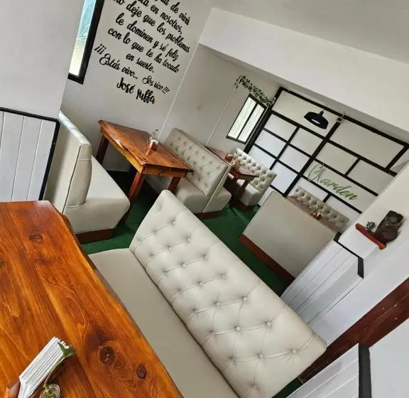 Hotelli Y Restaurant Akata