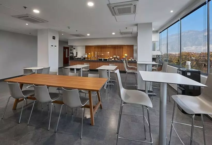 Hotelli City Express By Marriott Ensenada