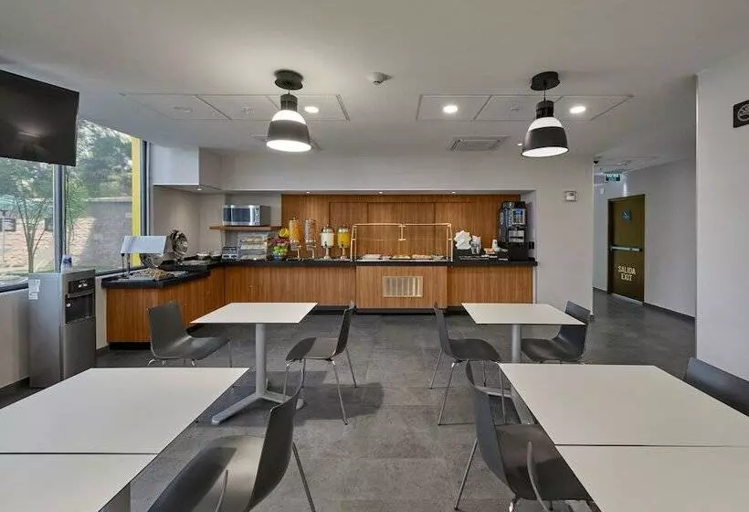 Hotelli City Express By Marriott Ensenada