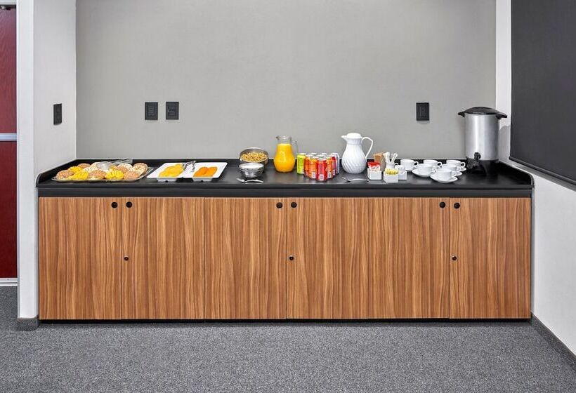 Отель City Express By Marriott Ensenada