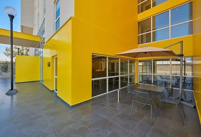 Hotelli City Express By Marriott Ensenada