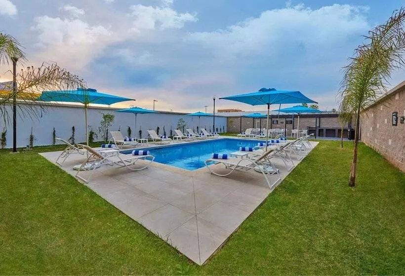 Hotelli City Express By Marriott Ensenada