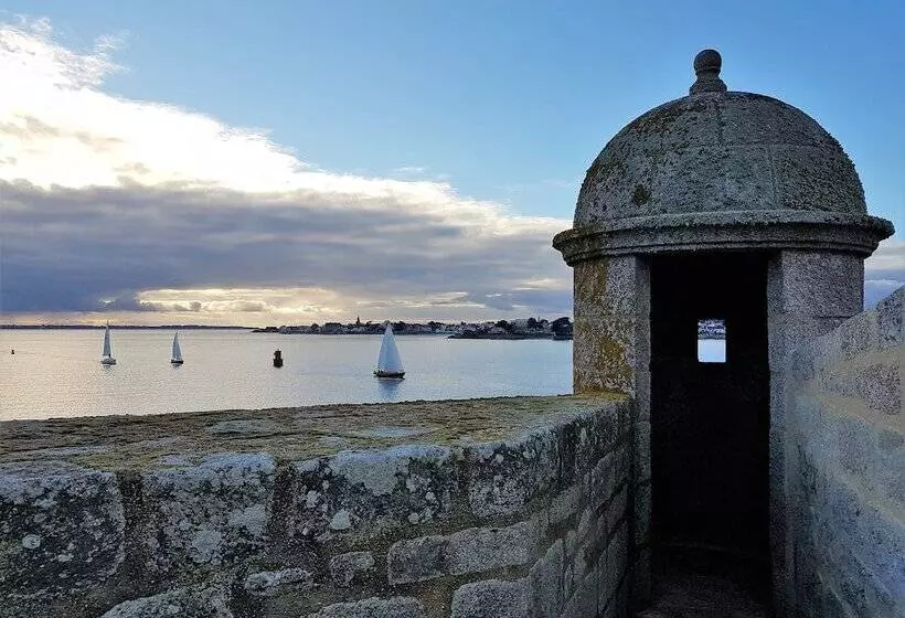ホテル Hôtel Spa De La Citadelle Lorient
