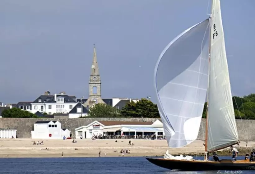 ホテル Hôtel Spa De La Citadelle Lorient