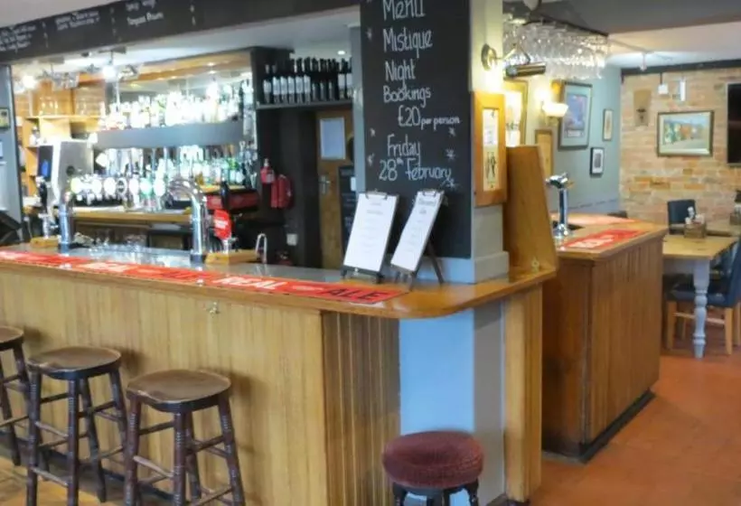 Retkeilymaja The Lion Waddesdon