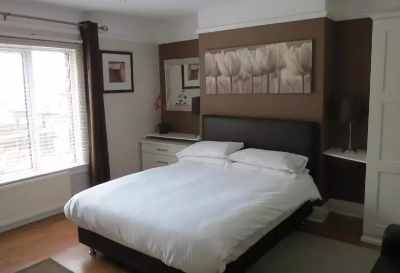 Retkeilymaja The Lion Waddesdon