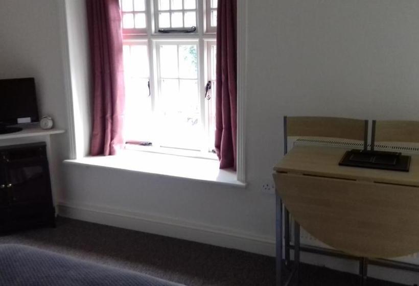 فندق صغير The Raven Inn