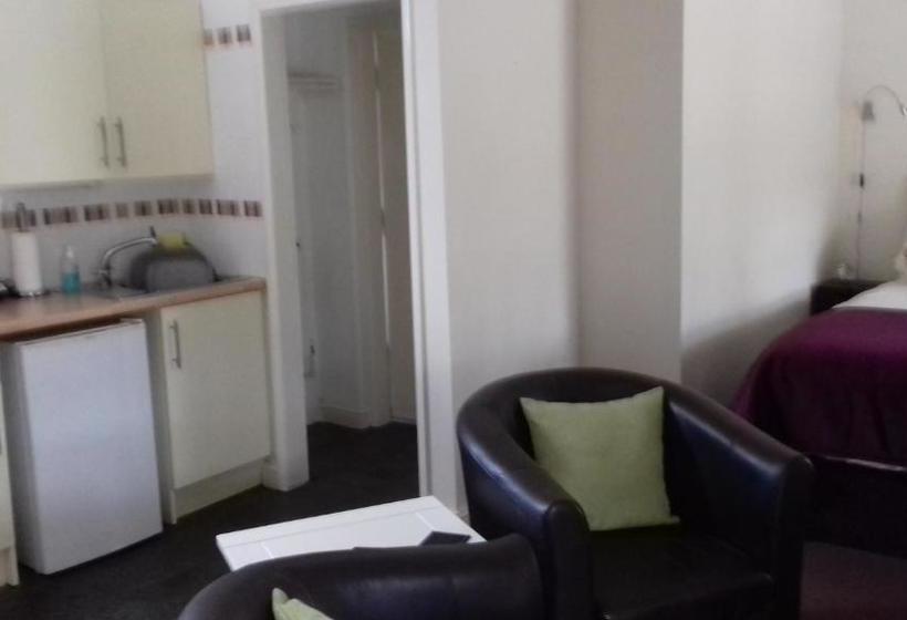 فندق صغير The Raven Inn