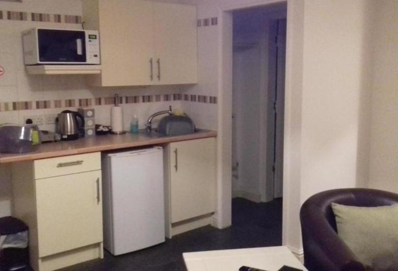 فندق صغير The Raven Inn