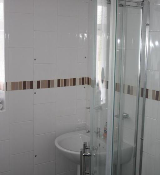 فندق صغير The Raven Inn