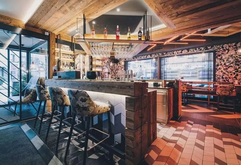 هتل 24 By Avenida   Mountain