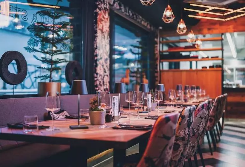 هتل 24 By Avenida   Mountain