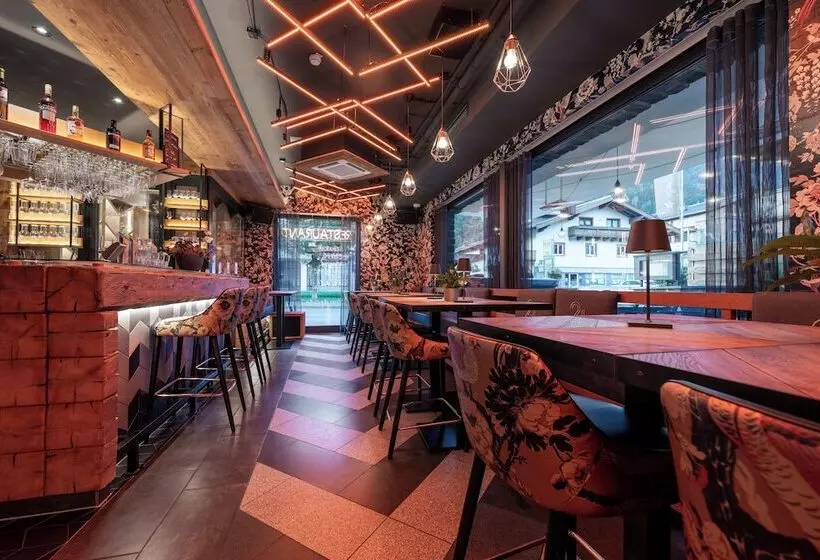 هتل 24 By Avenida   Mountain