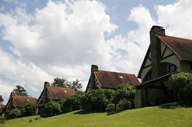 בית מלון כפרי Pine Lake Resort