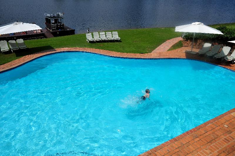 בית מלון כפרי Pine Lake Resort