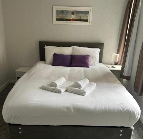 בית מלון כפרי The Clifton Seafront