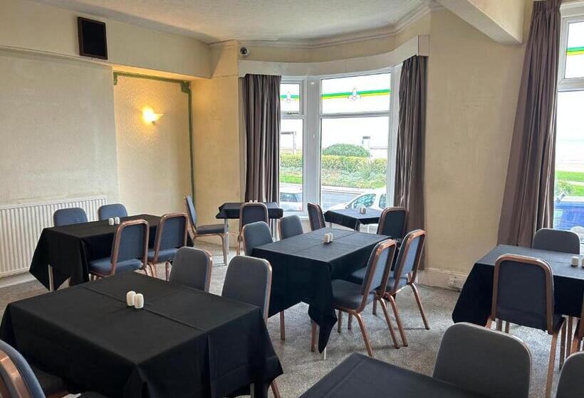 בית מלון כפרי The Clifton Seafront