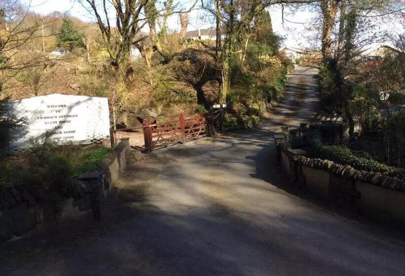 Majatalo Cwmbach Guest House