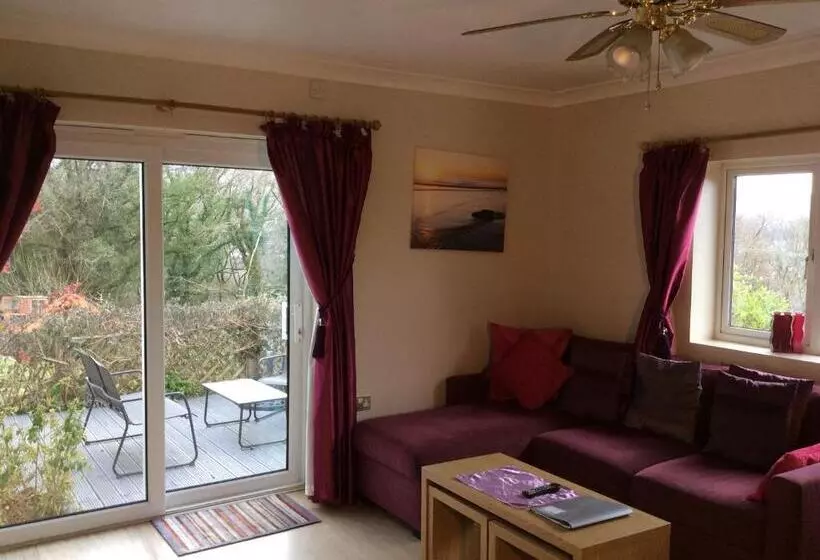 Majatalo Cwmbach Guest House